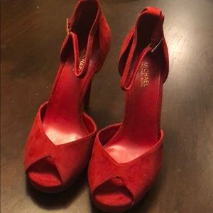 Michael Kors pumps !!